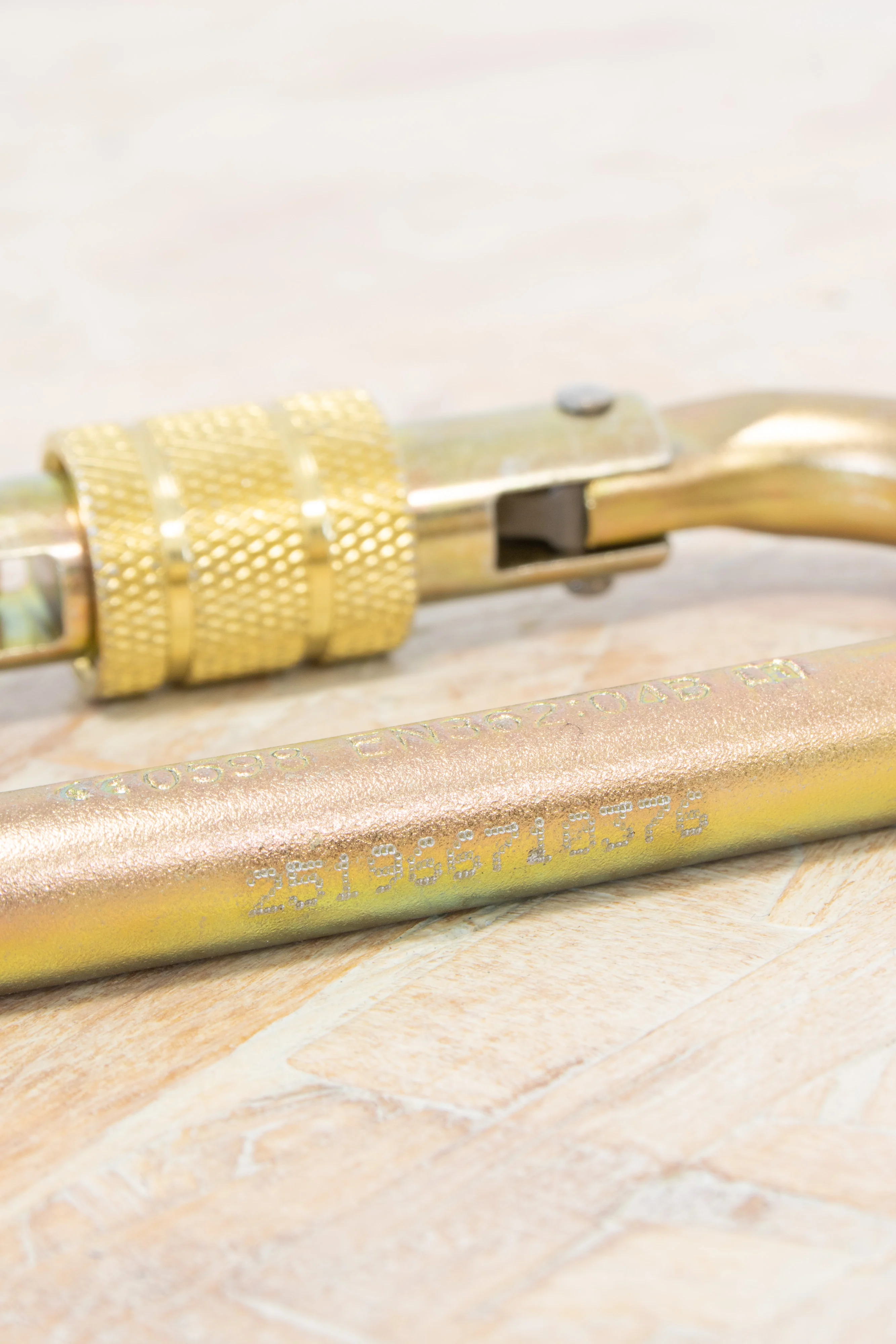 ISC - Steel Oval SG Karabiner, with Factory Serial Number - Image 3